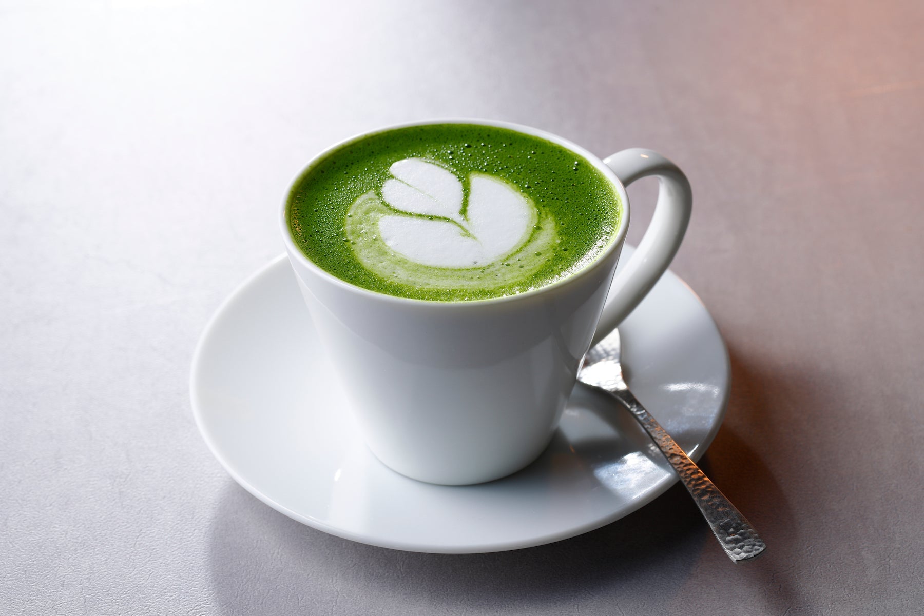 Rich Hot matcha latte by using a milk former